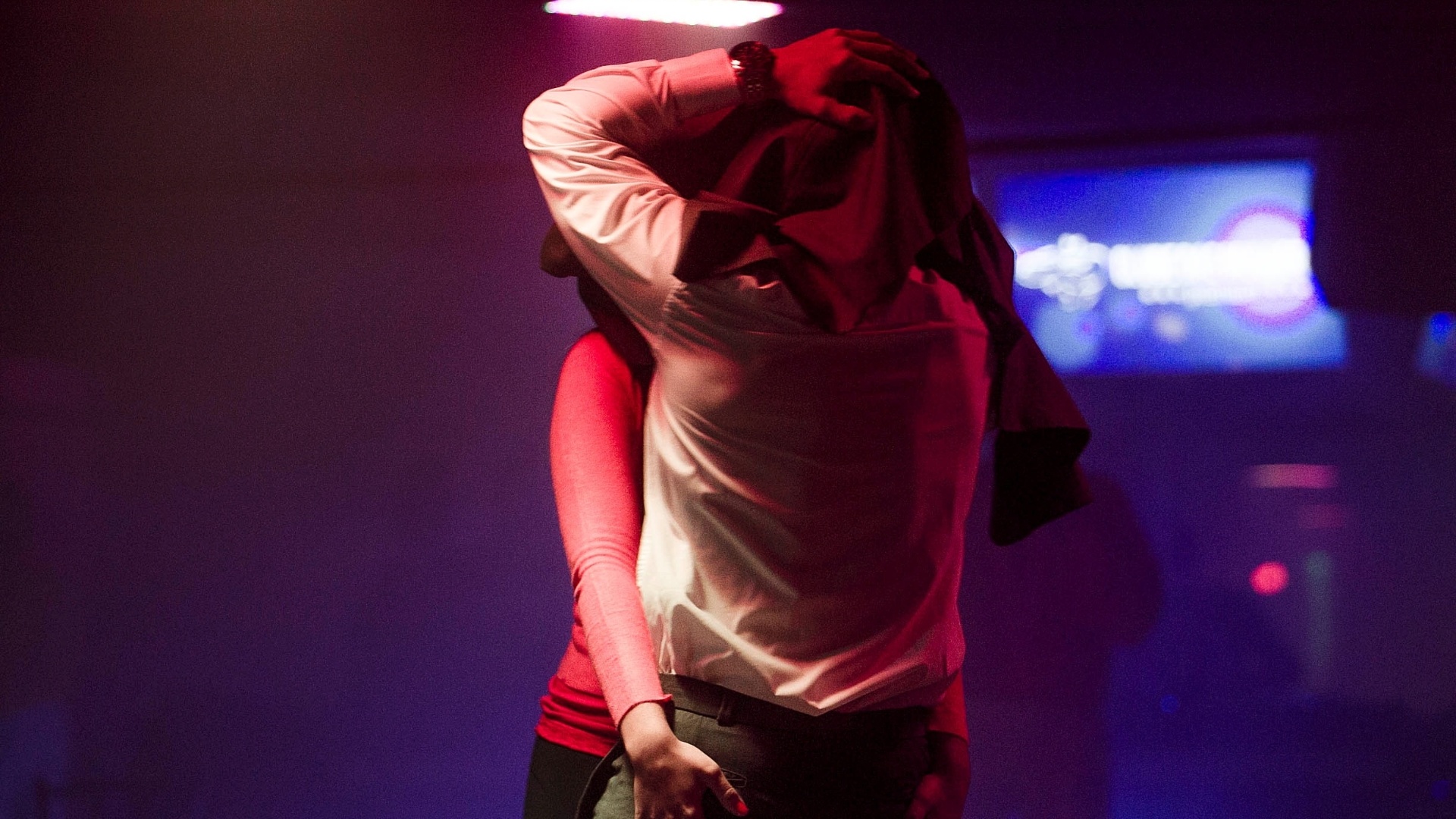 27.jun.2013 - Apresentação do modelo e dançarino Bruno Camargo, de 25 anos, no Clube das Mulheres. O paulistano faz um show no qual interpreta o personagem Christian Grey, retratado no best-seller "Cinquenta Tons de Cinza", de E.L. James. - Leonardo Soares/UOL