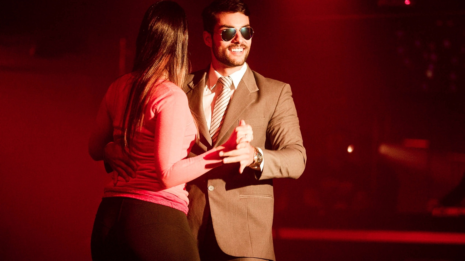 27.jun.2013 - Apresentação do modelo e dançarino Bruno Camargo, de 25 anos, no Clube das Mulheres. O paulistano faz um show no qual interpreta o personagem Christian Grey, retratado no best-seller "Cinquenta Tons de Cinza", de E.L. James. - Leonardo Soares/UOL