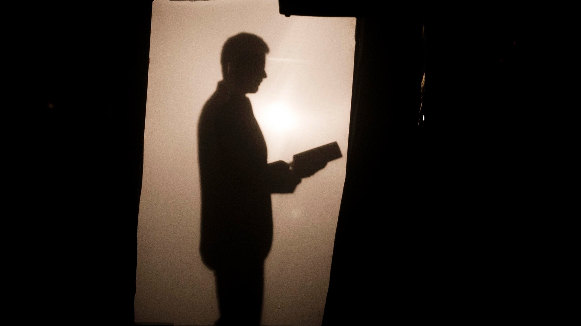 27.jun.2013 - Apresentação do modelo e dançarino Bruno Camargo, de 25 anos, no Clube das Mulheres. O paulistano faz um show no qual interpreta o personagem Christian Grey, retratado no best-seller "Cinquenta Tons de Cinza", de E.L. James. - Leonardo Soares/UOL