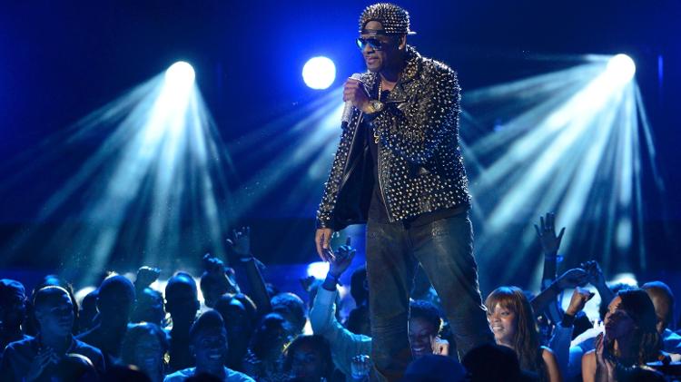 30.jun.2013 - O rapper R. Kelly foi uma das atrações musicais da entrega do BET Awards, em Los Angeles - Phil McCarten/Reuters - Phil McCarten/Reuters
