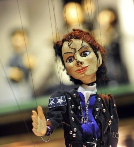 Marionete do cantor Michael Jackson no Teatro de Marionetes de Augsburgo, na Alemanha