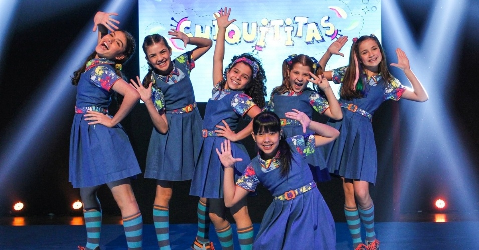 2.jul.2013 - Atrizes mirins da nova versão de "Chiquititas" dançam durante apresentação da novela, em São Paulo