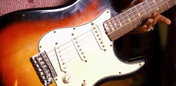A guitarra que Bob Dylan usou no festival em que foi vaiado por usar instrumentos elétricos - Reprodução