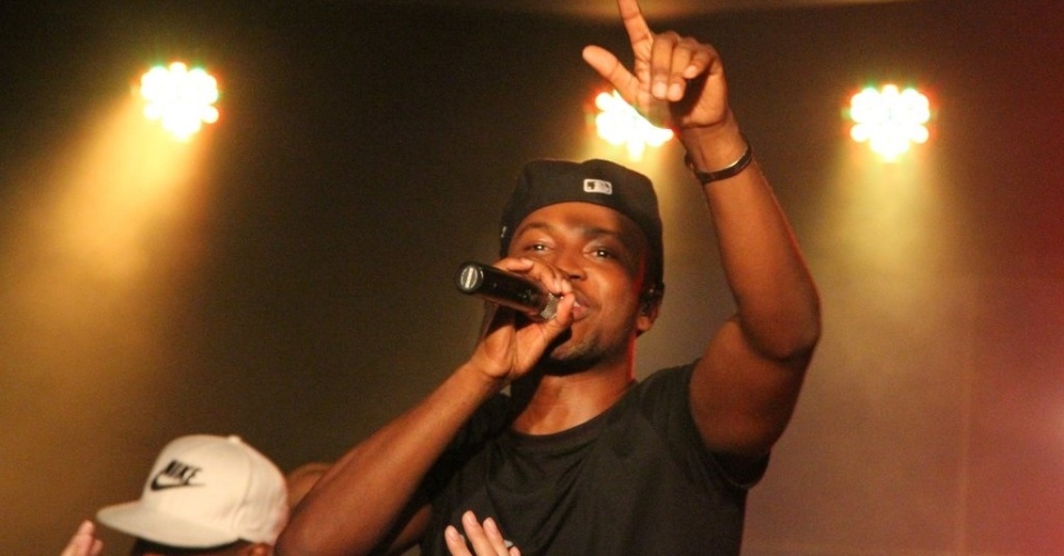 2.jul.2013 - Thiaguinho, dono dos hits "Ousadia e Alegria" e "Desencana", se apresenta no Club A São Paulo, na capital paulista - Thiago Duran/AgNews