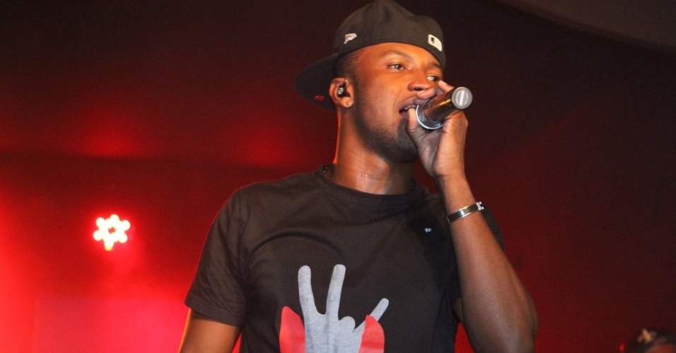 2.jul.2013 - Thiaguinho, dono dos hits "Ousadia e Alegria" e "Desencana", se apresenta no Club A São Paulo, na capital paulista - Thiago Duran/AgNews