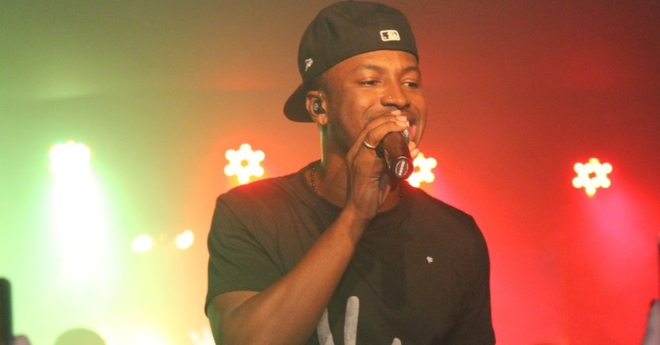 2.jul.2013 - Thiaguinho, dono dos hits "Ousadia e Alegria" e "Desencana", se apresenta no Club A São Paulo, na capital paulista - Thiago Duran/AgNews