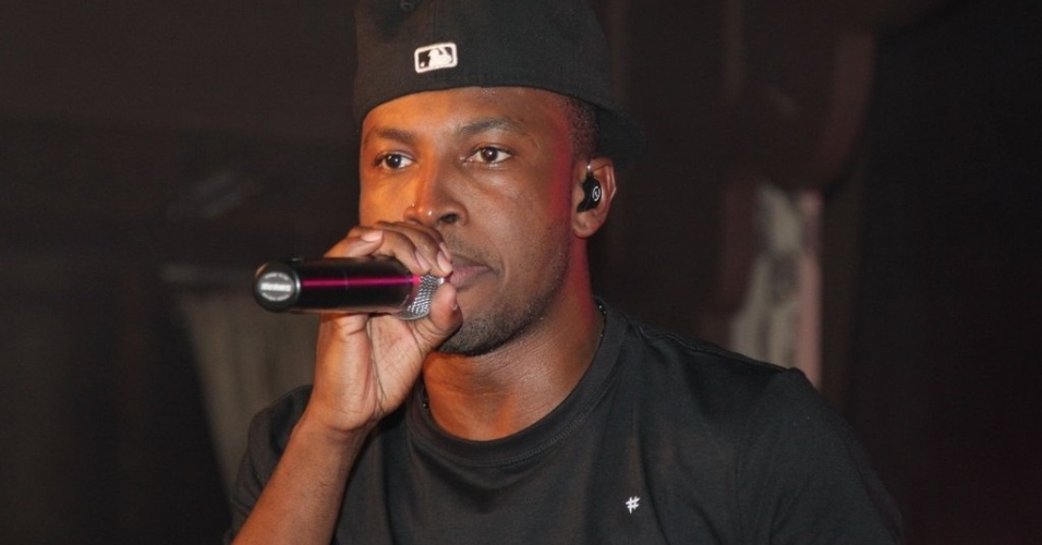 2.jul.2013 - Thiaguinho, dono dos hits "Ousadia e Alegria" e "Desencana", se apresenta no Club A São Paulo, na capital paulista - Thiago Duran/AgNews