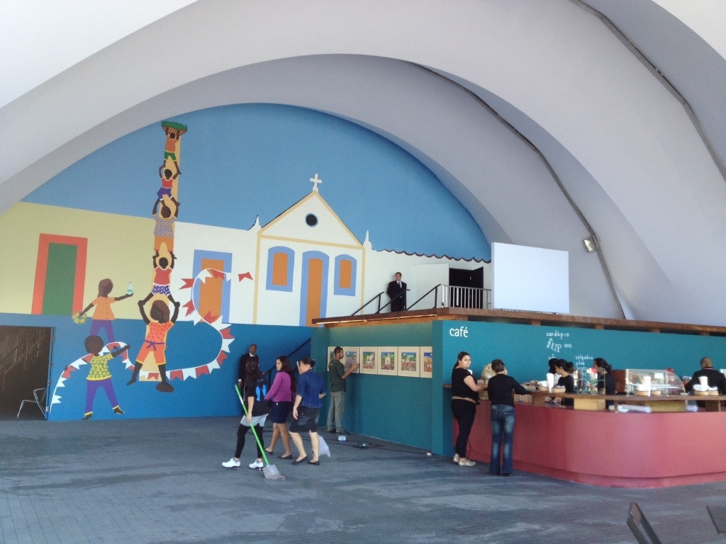 3.jul.2013 - Tenda da Flip 2013 - Mirella Nascimento/UOL