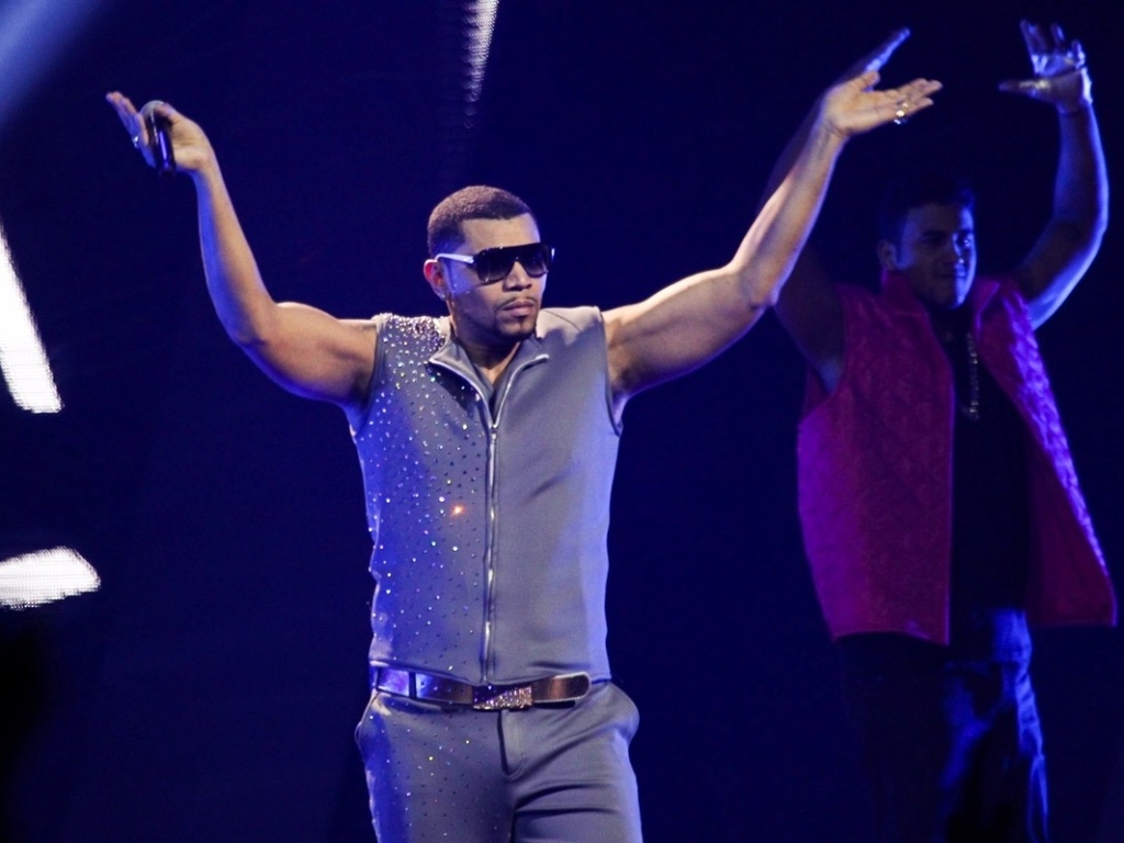 3.jul.2013 - O repertório do show contempla os dez anos de carreira de Naldo, num total de 21 músicas, incluindo sucessos como "Exagerado" e "Se Joga", atual single do cantor,do CD e DVD "Na Veia Tour" - Manuela Scarpa / Foto Rio News