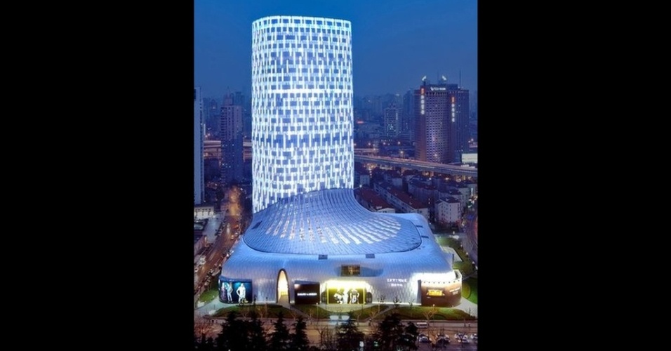 Localizado no distrito de Ning Chang em Xangai, L'Avenue Shaghai é um prédio comercial de 24 andares por projetado por Leigh & Orange (Imagem da BBC, usar apenas no respectivo material) - Leigh & Orange/ BBC