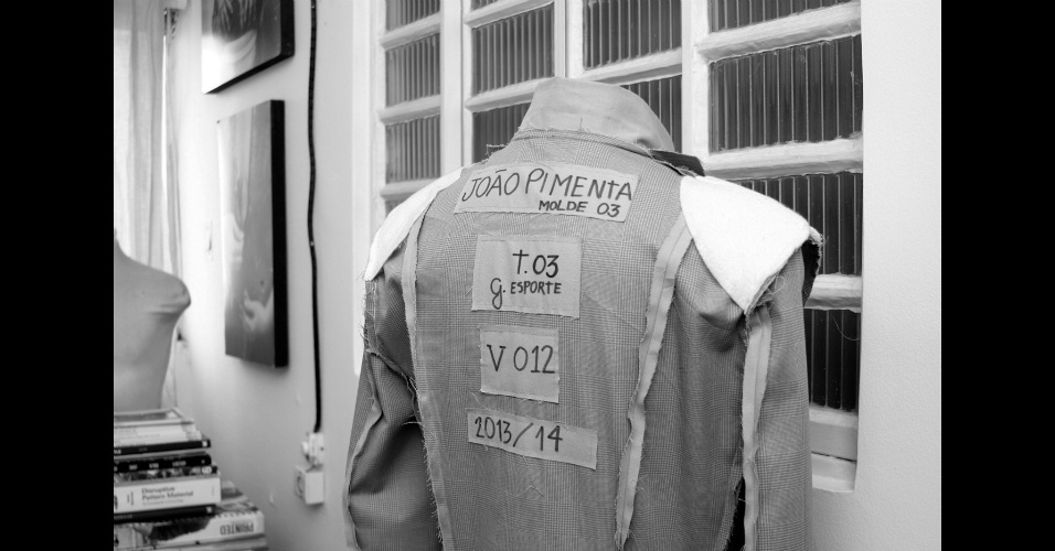 Novo espaço onde o estilista João Pimenta recebe clientes com hora marcada e trabalha - Haroldo Saboia/UOL