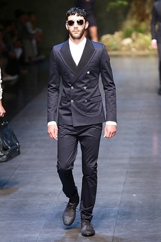 A marca italiana Dolce&Gabbana, que inaugurou sua primeira loja no Brasil em 2013, investiu no paletó tipo jaquetão, que já é usado por muitos homens na Europa, no seu desfile de Primavera/Verão 2014 em Milão - Getty Images