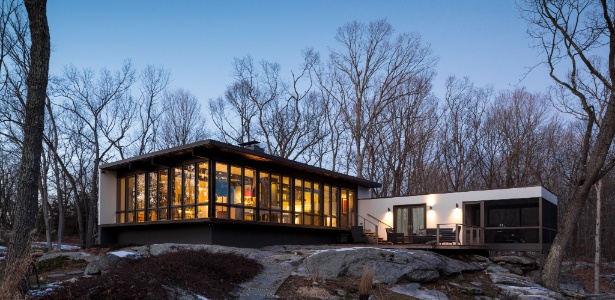 Casa modernista de vidro, em Connecticut, tem projeto assinado por James Evans, discípulo de Louis Kahn - Trevor Tondro/ The New York Times