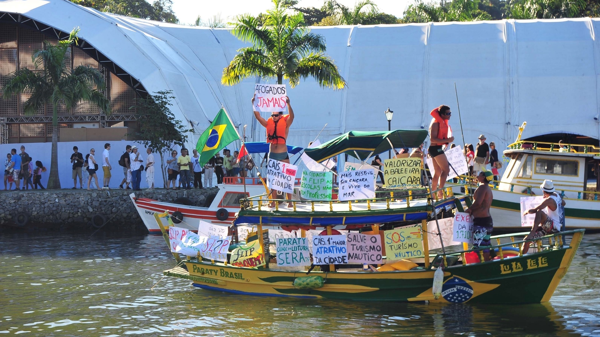 6.Jul.2013 - Barqueiros de Paraty pedem melhorais na fiscalização marítima durante a FLIP (Festa Literária Internacional de Paraty) - LUIZ ROBERTO LIMA/ESTADÃO CONTEÚDO