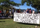 Durante a Flip, manifestantes pedem melhorias na educação e saúde de Paraty - Mirella Nascimento/UOL