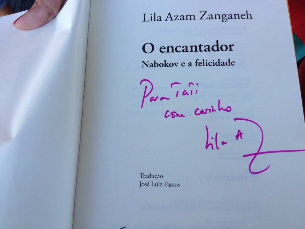 7.jul.2013 - Na Flip, a franco-iraniana Lila Azam Zanganeh fala seis idiomas e deixou seu recado em português para Tatiana Kely, do Rio - Mirella Nascimento/UOL