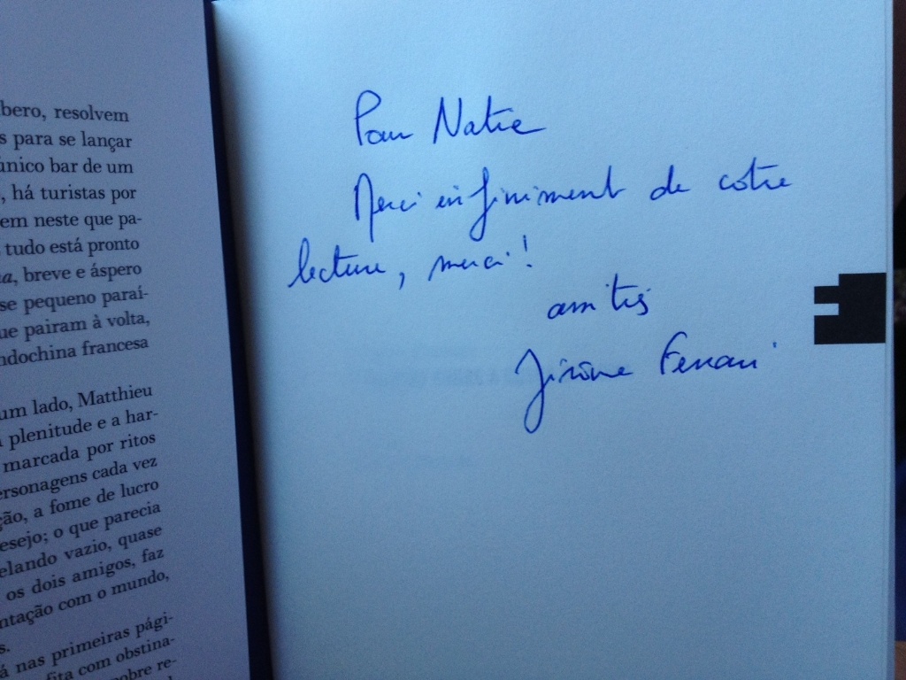 7.jul.2013 - Na Flip, Natiê Amaral, de São Paulo, ganhou autografo em francês de Jerôme Ferrari - Mirella Nascimento/UOL