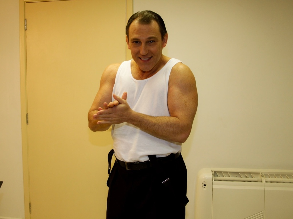 8.jul.2013 - Paulo Goulart Filho no camarim da peça "39 Degraus" - Marcos Ribas/RioNews