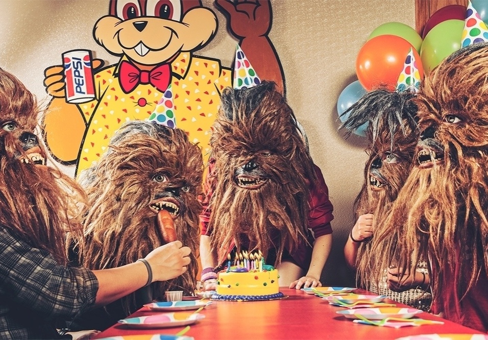 Festa de aniversário Wookie, será que George Lucas foi convidado? - Mako Miyamoto/NeonWerewolf.com