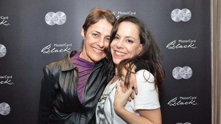9.jul.2013 - Ana Buarque de Holanda e Bebel Gilberto no show de Bebel Gilberto no Hotel Fasano, em Ipanema, Rio de Janeiro