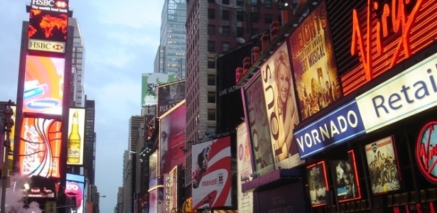 A Times Square, em Nova York (EUA), é o ponto turístico mais visitado do mundo e recebe, por ano, aproximadamente 35 milhões de turistas - Beatriz Monteiro/UOL