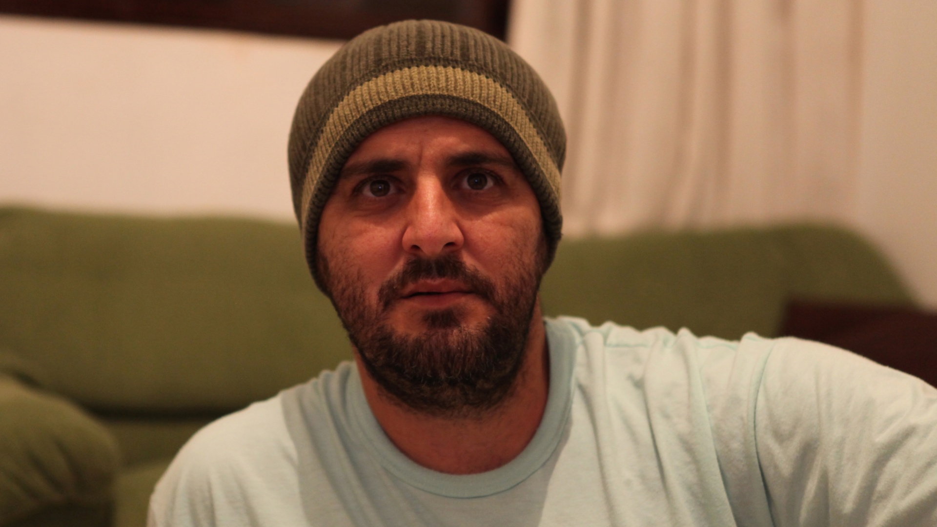 Cena do filme "A Cidade É Uma Só?", de Adirley Queirós. Partindo da data de comemoração dos 50 anos de Brasília, o documentário aborda o processo de exclusão social e territorial sofrido por parte considerável da população que habita o entorno da cidade. Um dos marcos desse processo foi a Campanha de Erradicação de Invasões (CEI), que em 1971 promoveu a remoção de barracos dos arredores da capital federal. O filme estreia em São Paulo, Rio de Janeiro, Belo Horizonte e Brasília no dia 12 de julho. - Divulgação