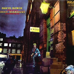 Capa do álbum "The Rise and Fall of Ziggy Stardust and the Spiders from Mars" (1972), de David Bowie - Reprodução - Reprodução