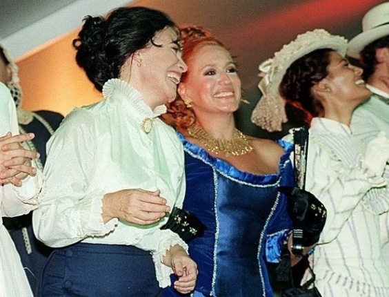 15.fev.1999 - As atrizes Regina Duarte e Susana Vieira durante gravação da minissérie "Chiquinha Gonzaga", da Globo