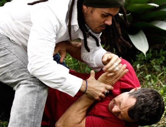 Em "Amor à Vida", Bruno e Ninho trocam socos por causa de Paulinha