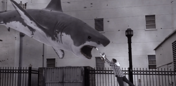 "Sharknado" mostra um tornado de tubarões - Reprodução