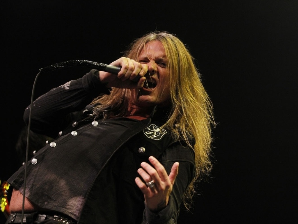 13.jul.2013 - Cantor Sebastian Bach se apresenta em São Paulo com sua banda Big Noize - Taiz Dering/HSBC Brasil