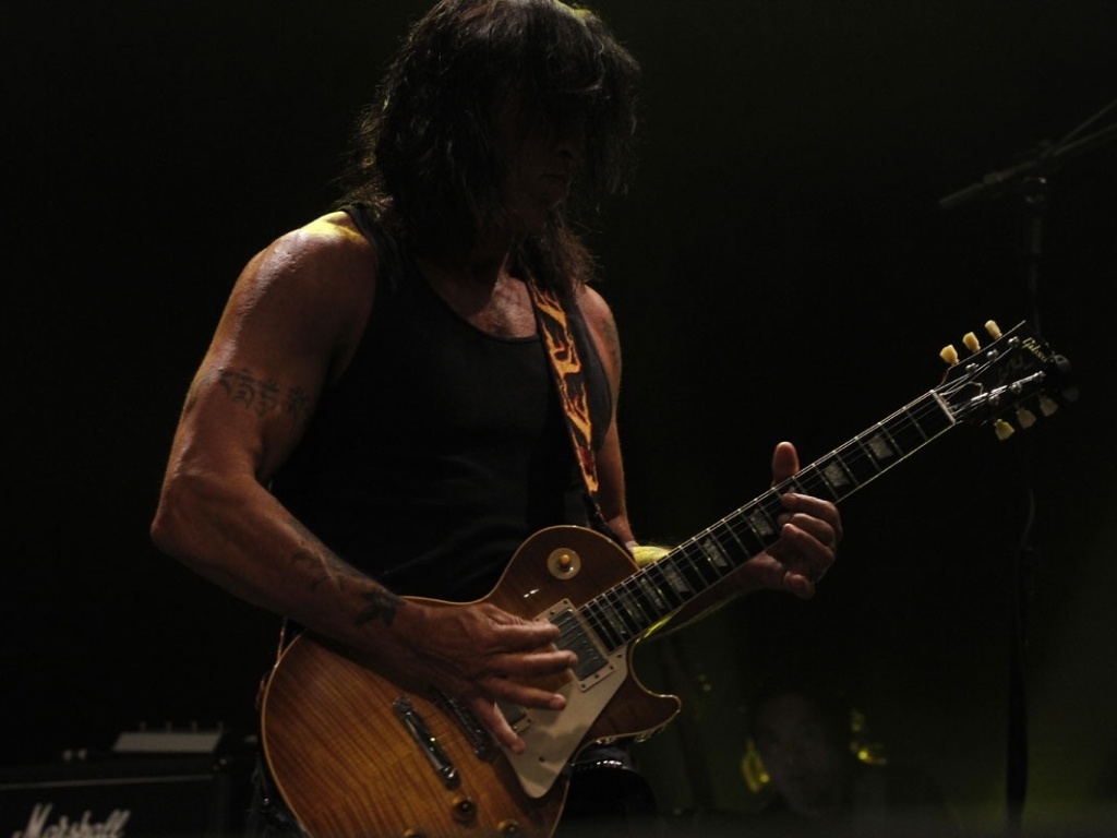 13.jul.2013 - Big Noize, banda de Sebastian Bach, se apresenta em São Paulo no Dia Mundial do Rock - Taiz Dering/HSBC Brasil