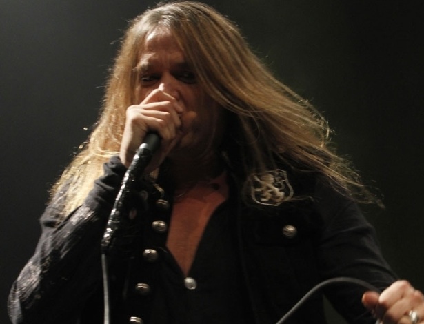13.jul.2013 - Cantor Sebastian Bach se apresenta em São Paulo com sua banda Big Noize - Taiz Dering/HSBC Brasil