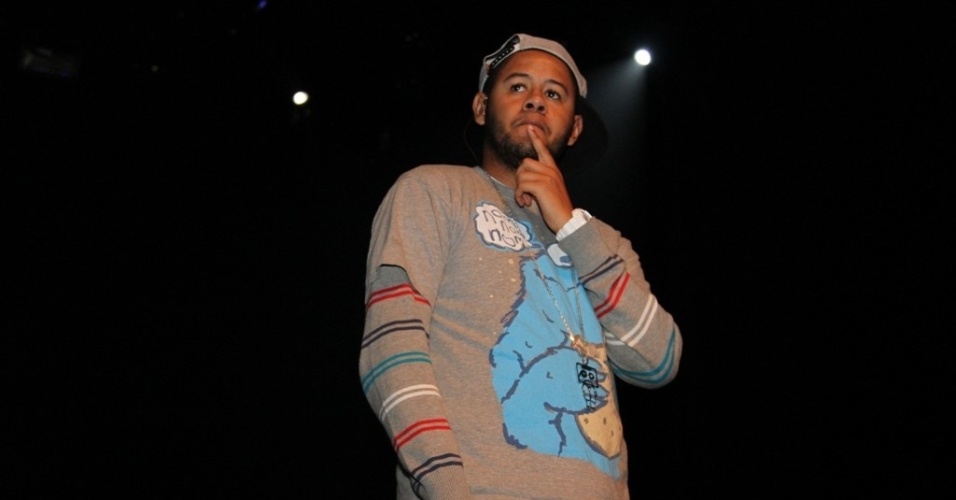 14.jul.2013 - Os rappers Criolo e Emicida (na foto) fizeram show de lançamento do DVD "Criolo & Emicida - Ao Vivo" no Espaço das América, em São Paulo - AgNews