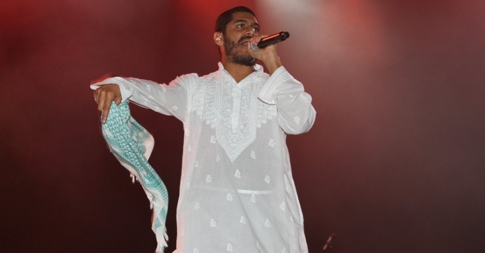 14.jul.2013 - Os rappers Criolo (na foto) e Emicida fizeram show de lançamento do DVD "Criolo & Emicida - Ao Vivo" no Espaço das América, em São Paulo - AgNews