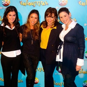 Renata, Patricia, Iris e Daniela Abravanel, durante a exibição do 1ª capítulo de "Carrossel"