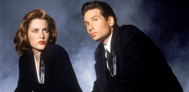 Dana Scully (Gillian Anderson) e Fox Mulder (David Duchovny) em cena de "Arquivo X" - Divulgação