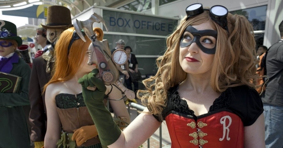 18.jul.2013 - Uma versão feminina e steampunk de Robin, o eterno ajudante do Batman - David Maung/EFE