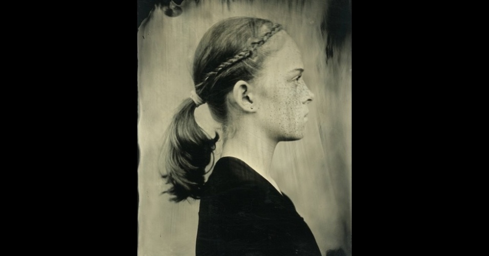 A Sociedade Real de Fotografia é uma organização de caridade educacional que promove tanto a arte quanto a ciência da fotografia. Qualquer um pode tornar-se membro, independentemente do nível de experiência ou conhecimento. Aqui o retrato “Katie”, de Guy Brown - Guy Brown /Sociedade Real de Fotografia