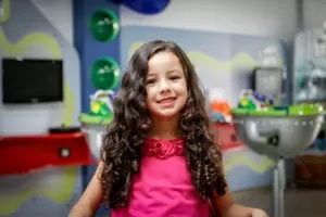 Penteado infantil para cabelo cacheado, crespo e ondulado