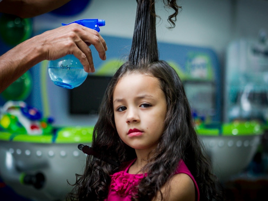 Fotos Aprenda Passo A Passo A Fazer Um Penteado Infantil Em Cabelo Cacheado Uol Estilo De Vida