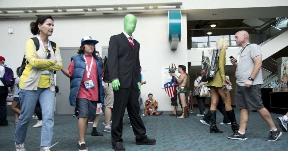 19.jul.2013 - Até cosplay "sem rosto" deu as caras na Comic-Con - Robyn Beck/AFP
