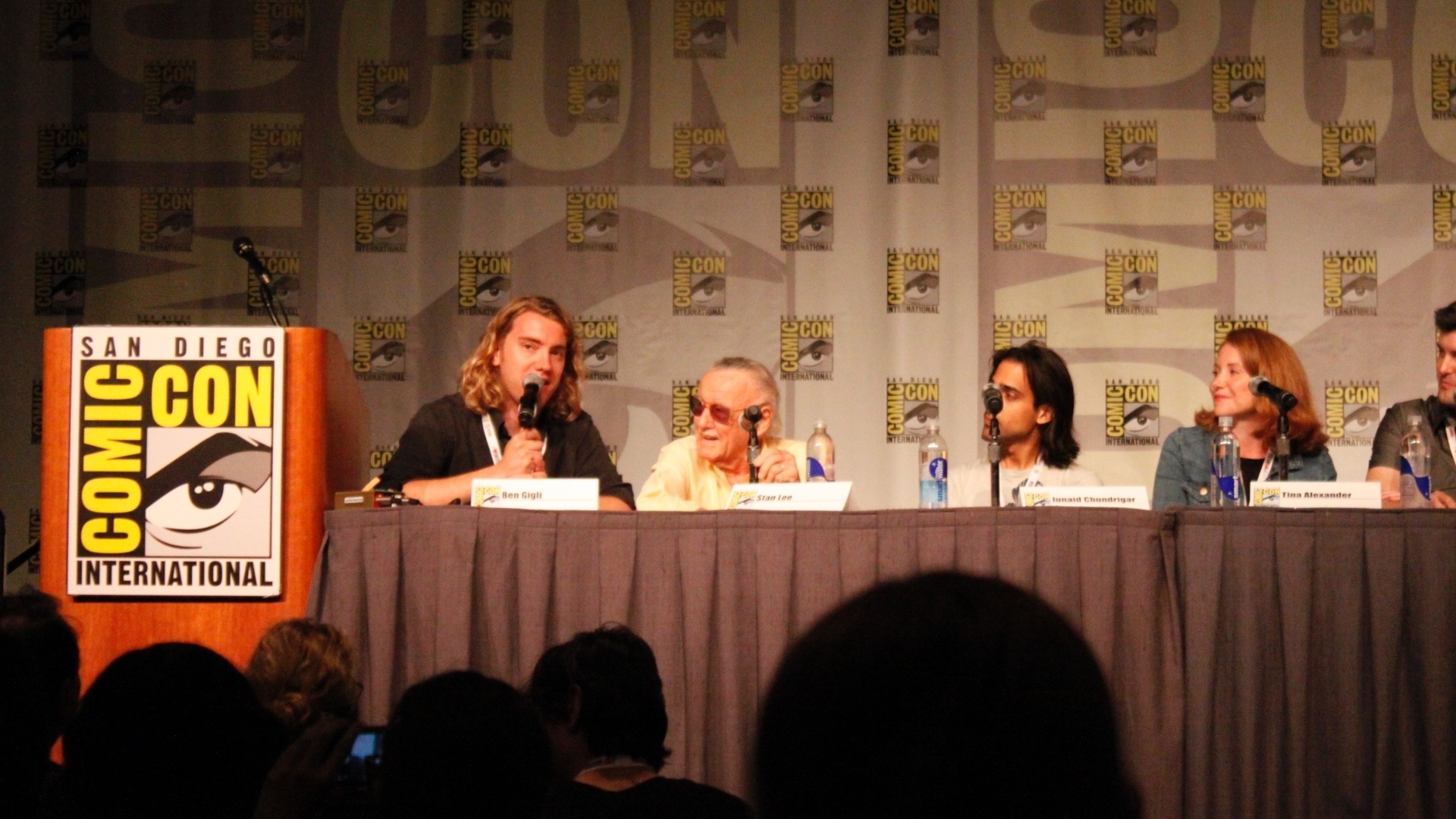 19.jul.2013 -  Em mesa para falar sobre seu canal  "Stan Lee's World of Hero", Stan Lee acabou revelando que estúdios Marvel farão filme do Pantera Negra - Natalia Engler/UOL