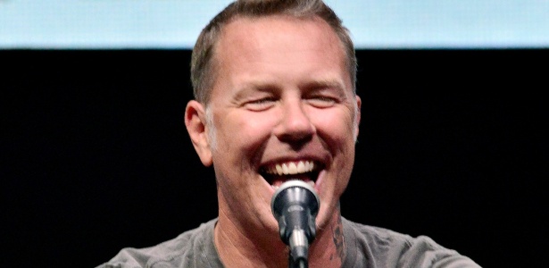 19.jul.2013 - O músico James Hetfield fala no evento "At The Drive-In With Metallica" durante a Comic-Con - Getty Images