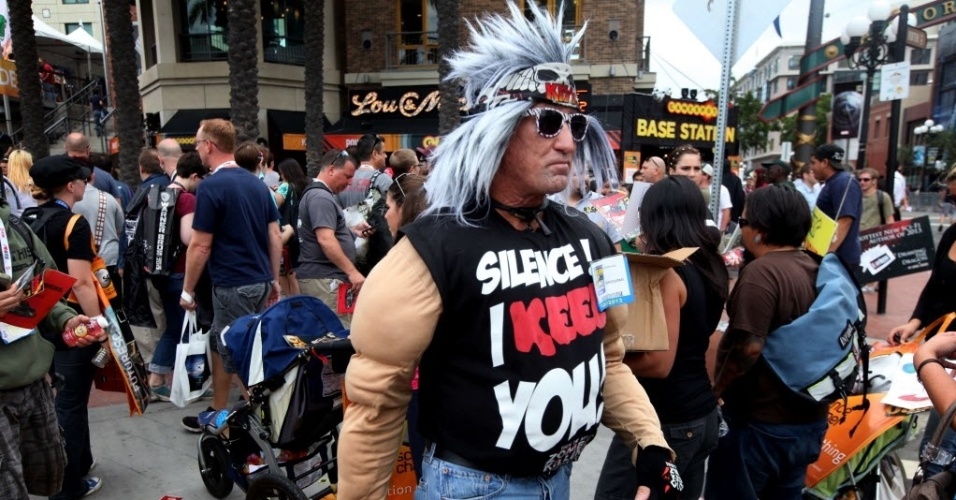 19.jul.2013 - Público anda no terceiro dia da Comic-Con em San Diego, na Califórnia - Sandy Huffaker Crédito/AFP