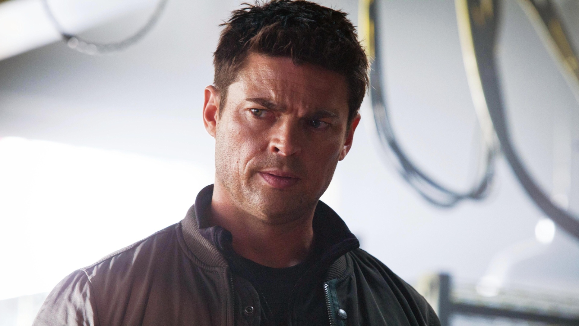 Karl Urban na série de TV "Almost Human", em que policiais se aliam a andróides, apresentada na Comic-Con 2013 - Divulgação