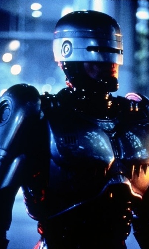 Richard Eden assume a armadura do Robocop na série de TV do personagem - Divulgação