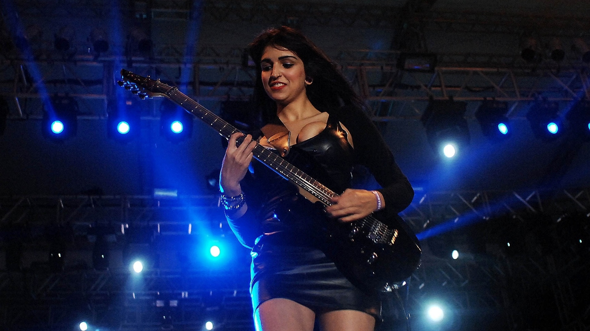 19.jul.2013 - As Musas do Metal se apresentam no Anime Friends, maior festival de cultura pop da América Latina, no Campo de Marte, em São Paulo - Reinaldo Canato/UOL