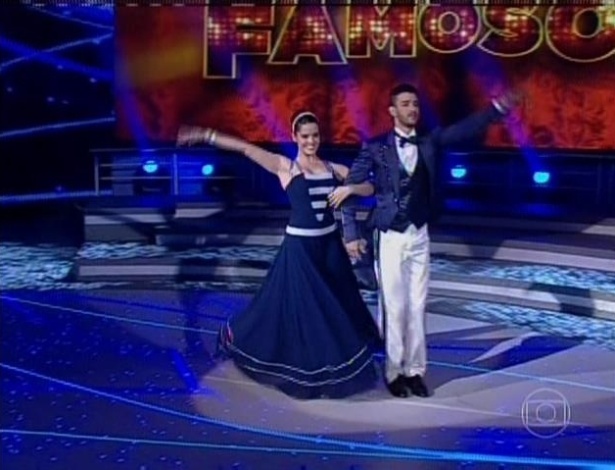 21.jul.2013 - O cantor Gusttavo Lima foi o terceiro a dançar com a bailarina Ana Flávia Simões