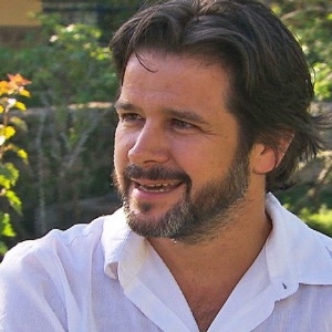 Ator estreou na TV em "Fera Ferida", em 1993
